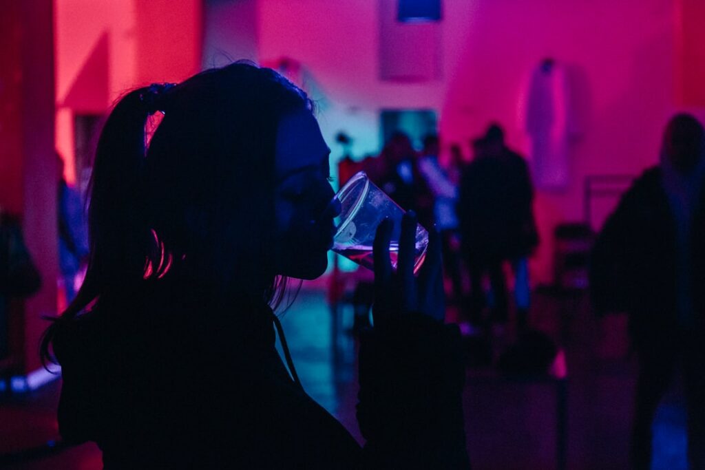 Abogada penalista explicando cómo afecta el consumo de alcohol al consentimiento en una agresión sexual